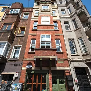 Homie - Historical Nearby Galata Tower Стамбул